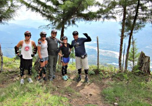 Group photo with Colombian Bike Junkies