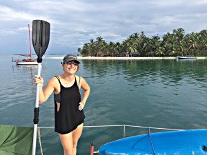 Sailing through the San Blas Islands on the sailboat Victory